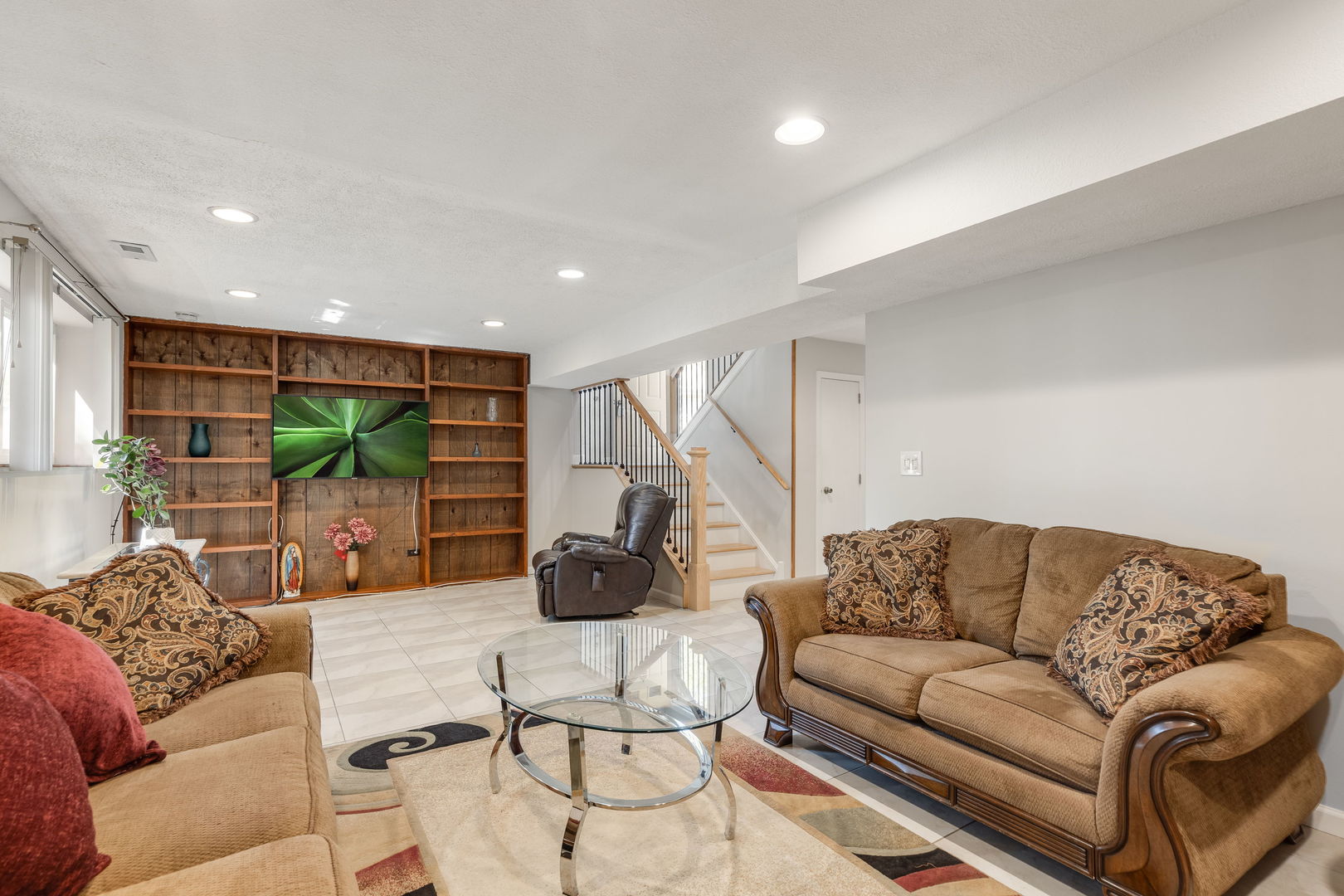 Lombard, Illinois, 60148, United States, 4 Bedrooms Bedrooms, ,3 BathroomsBathrooms,Residential,For Sale,1947096