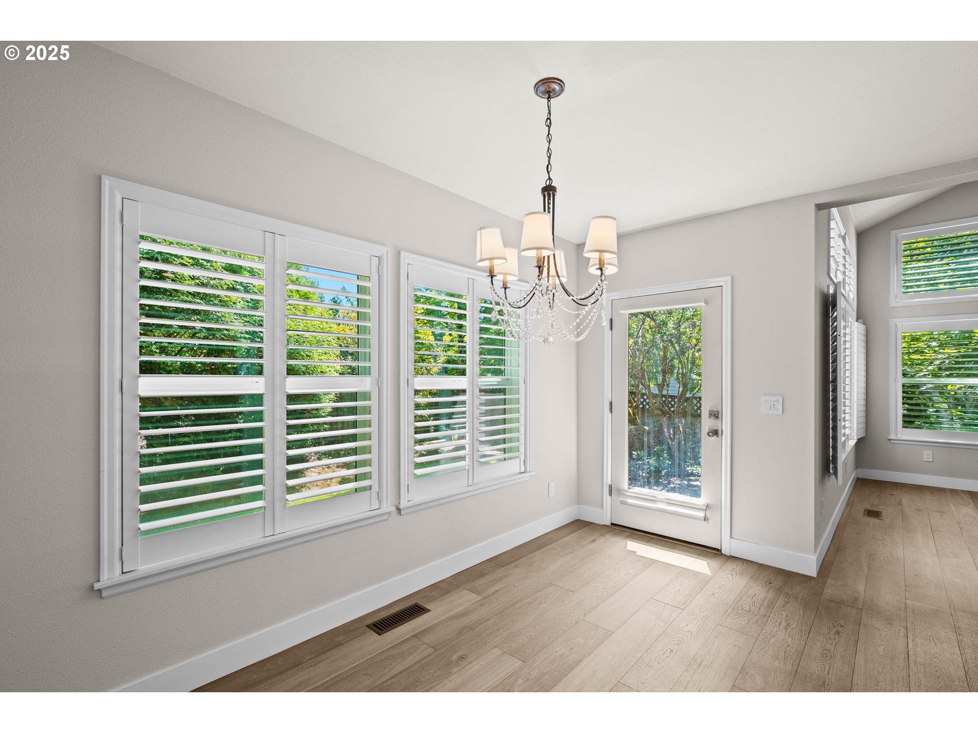 Lake Oswego, Oregon, 97035, United States, 2 Bedrooms Bedrooms, ,2 BathroomsBathrooms,Residential,For Sale,1889875