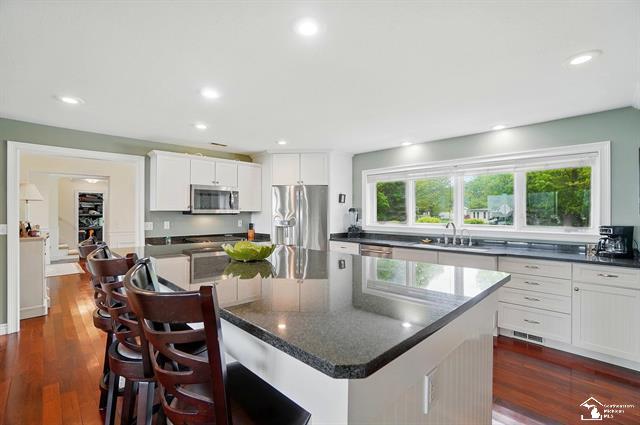 MONROE, Michigan, 48161, United States, 4 Bedrooms Bedrooms, ,4 BathroomsBathrooms,Residential,For Sale,1827211
