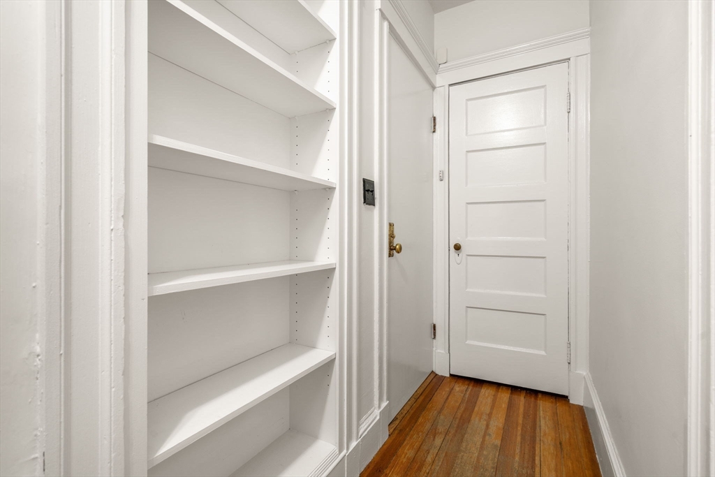 Cambridge, Massachusetts, 02140, United States, 2 Bedrooms Bedrooms, ,1 BathroomBathrooms,Residential,For Sale,1996055