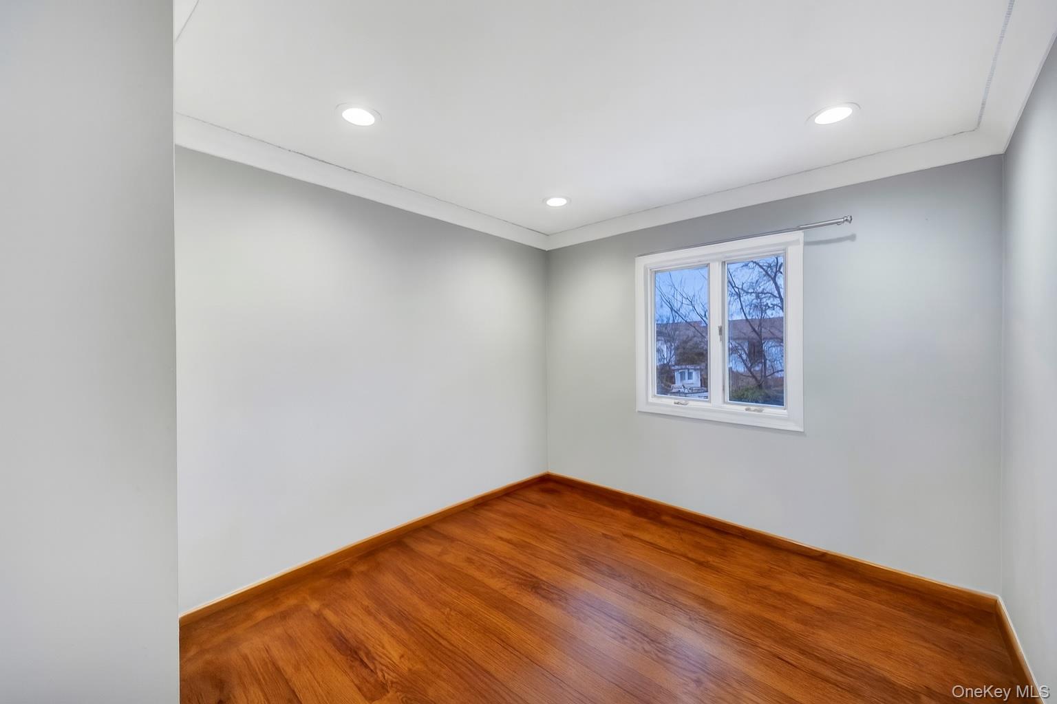 Lindenhurst, New York, 11757, United States, 5 Bedrooms Bedrooms, ,3 BathroomsBathrooms,Residential,For Sale,1917845