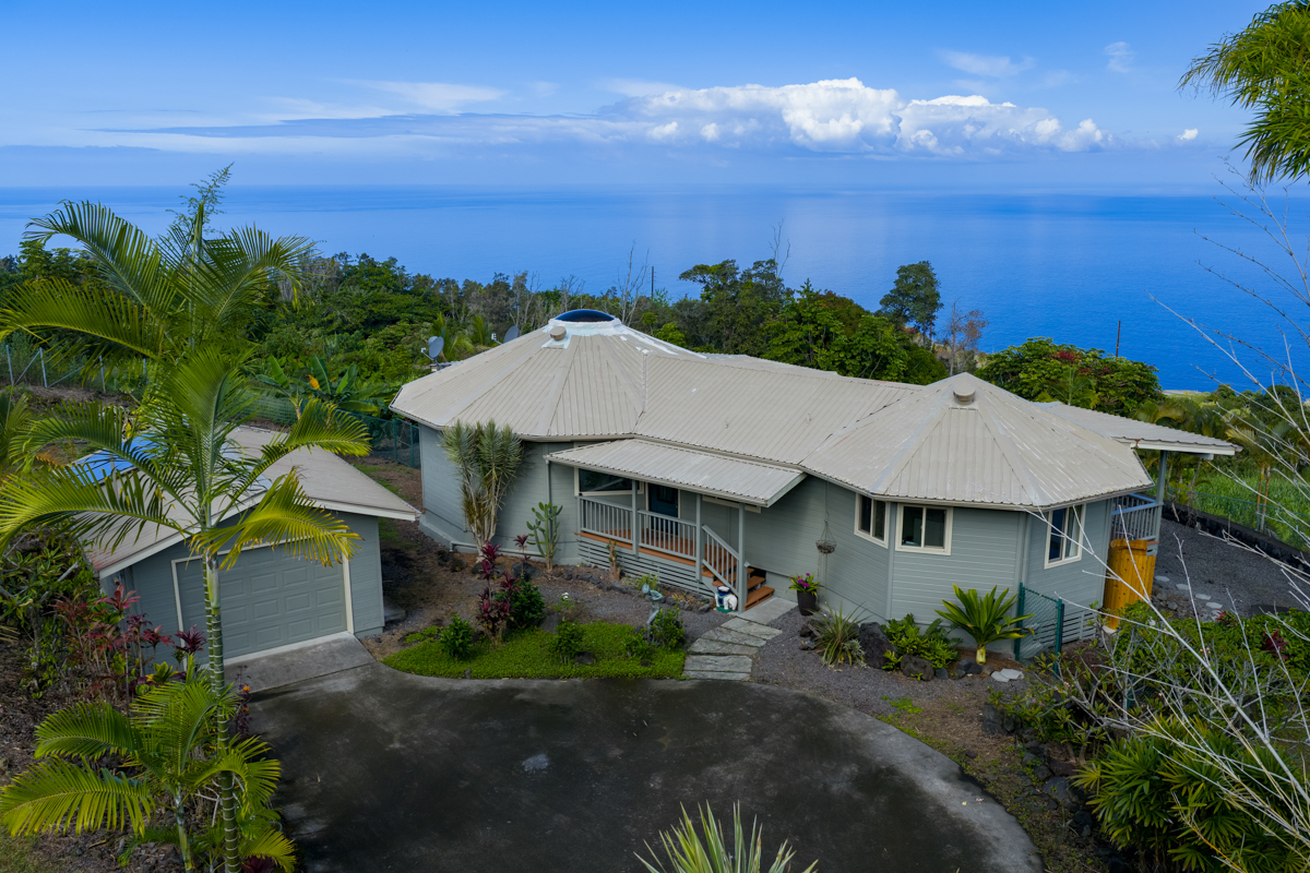 Captain Cook, Hawaii, 96704, United States, 2 Bedrooms Bedrooms, ,2 BathroomsBathrooms,Residential,For Sale,1941620