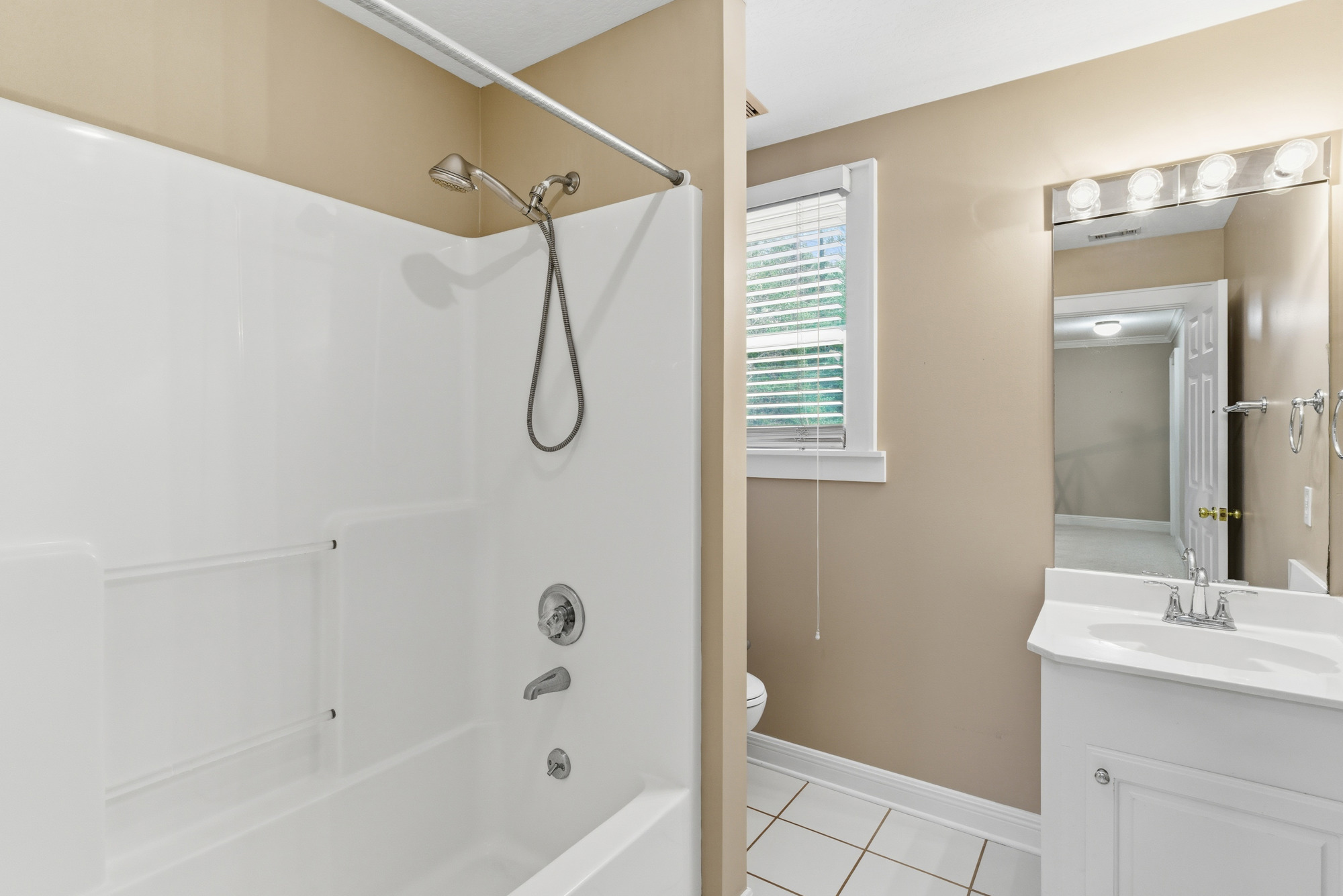 Hattiesburg, Mississippi, 39402, United States, 5 Bedrooms Bedrooms, ,7 BathroomsBathrooms,Residential,For Sale,2005414