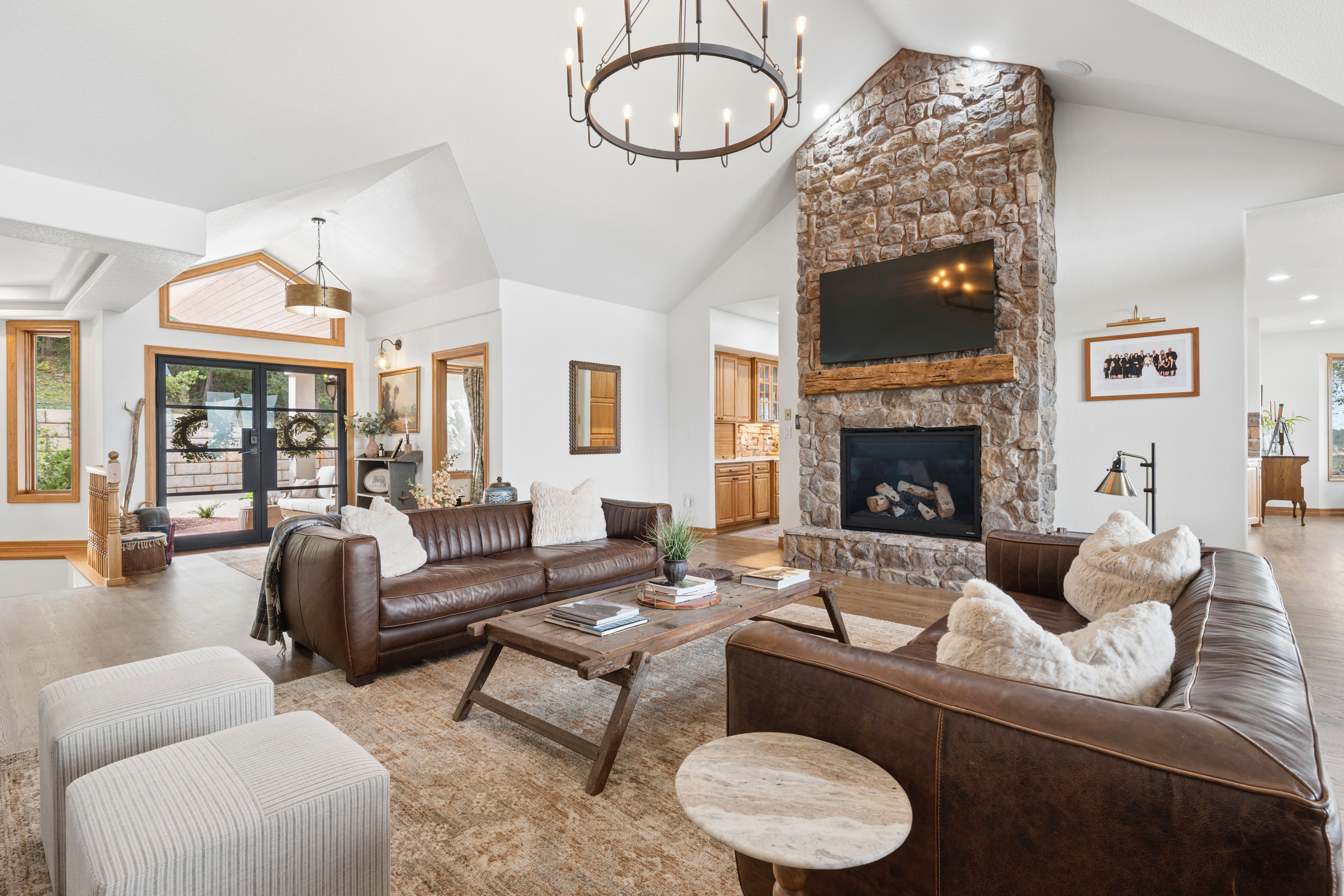  Remodeled 6,100 sq ft rancher on a magical setting spanning 72 acres - 物件實景