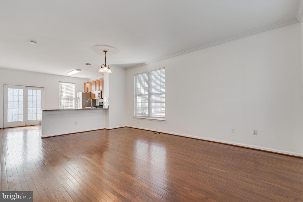 Chantilly, Virginia, 20152, United States, 4 Bedrooms Bedrooms, ,3 BathroomsBathrooms,Residential,For Sale,1988850