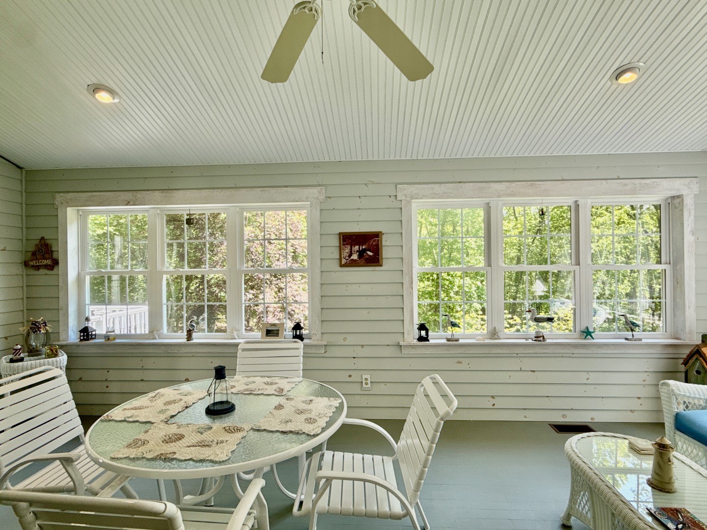 Hawley, Pennsylvania, 18428, United States, 3 Bedrooms Bedrooms, ,4 BathroomsBathrooms,Residential,For Sale,1846687