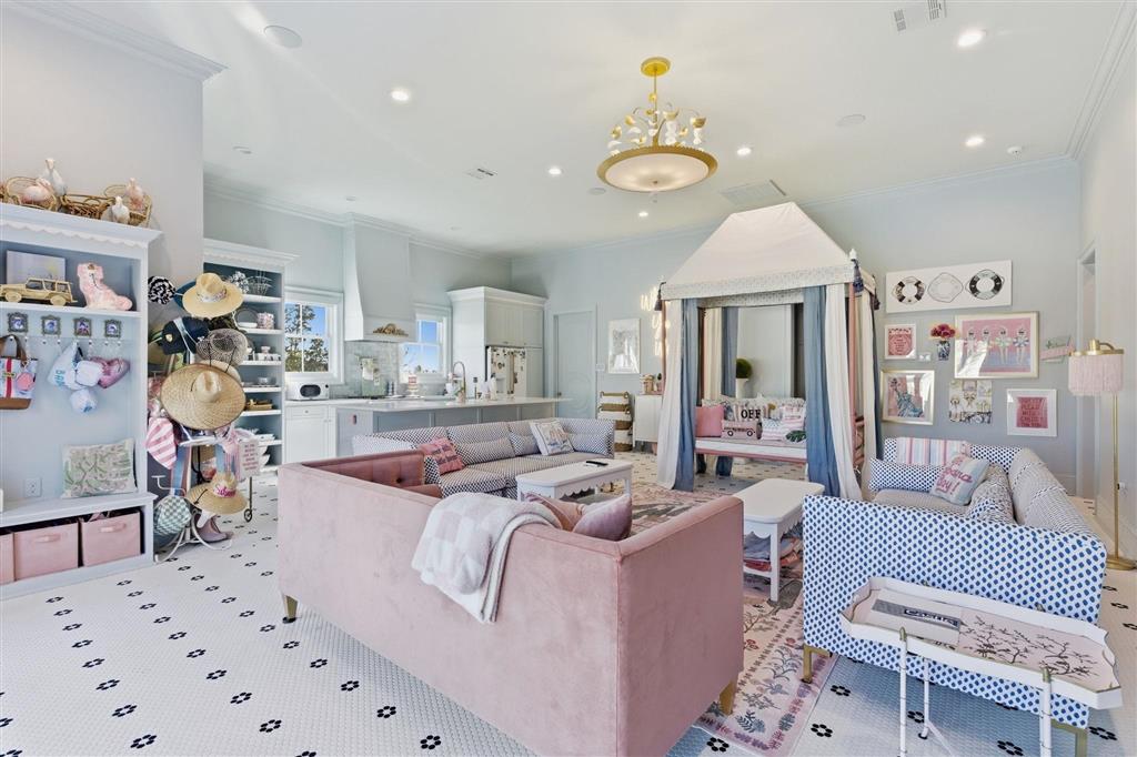 Lake Charles, Louisiana, 70605, United States, 5 Bedrooms Bedrooms, ,5 BathroomsBathrooms,Residential,For Sale,2024093