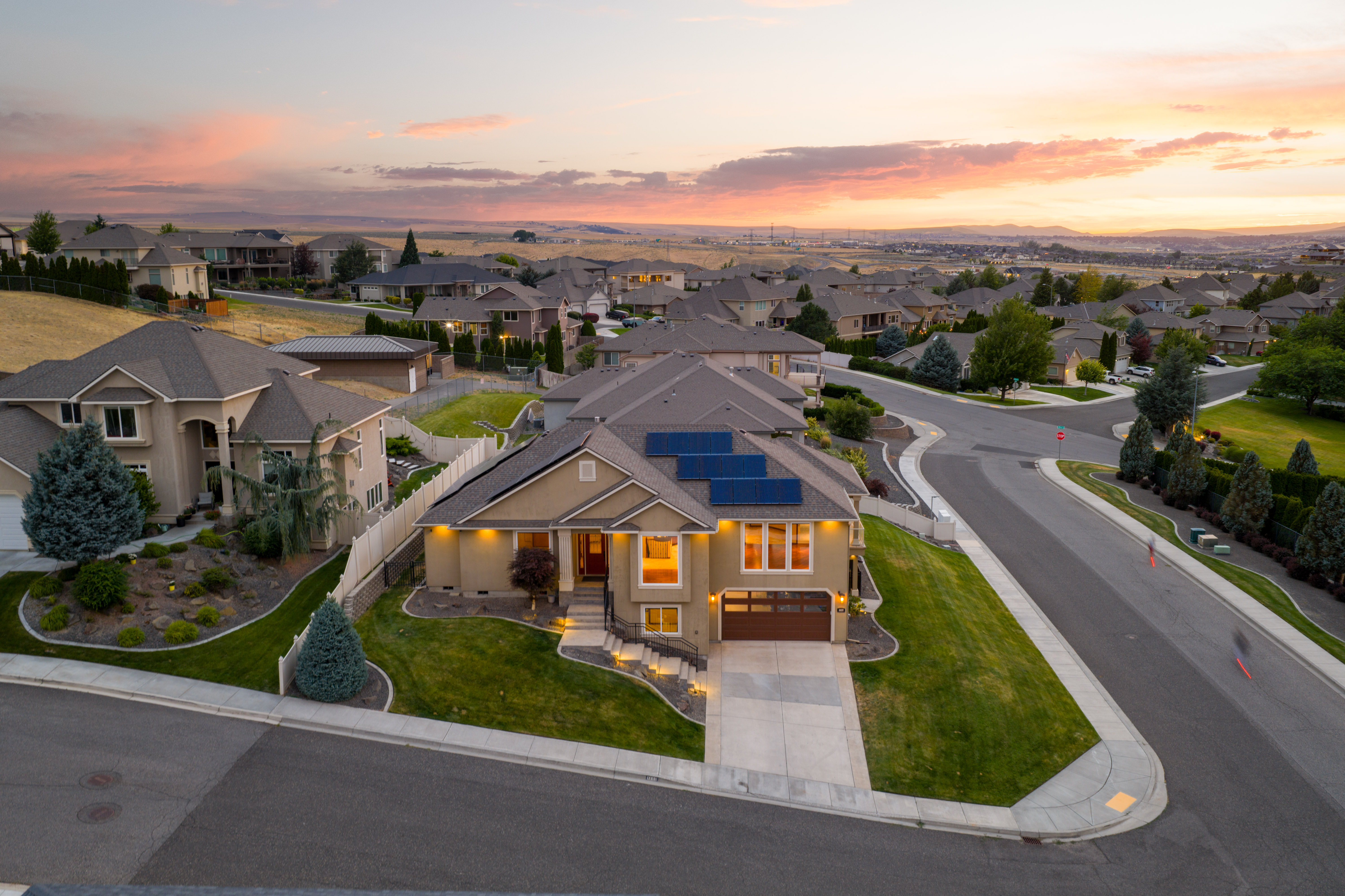  Breathtaking Views & Award Winning Parade Home - 物件實景
