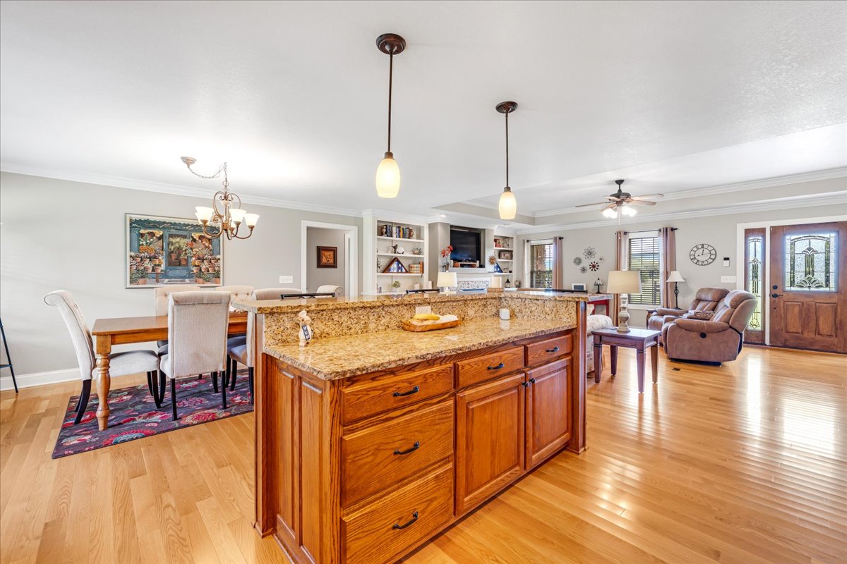 Winchester, Tennessee, 37398, United States, 4 Bedrooms Bedrooms, ,2 BathroomsBathrooms,Residential,For Sale,1921635