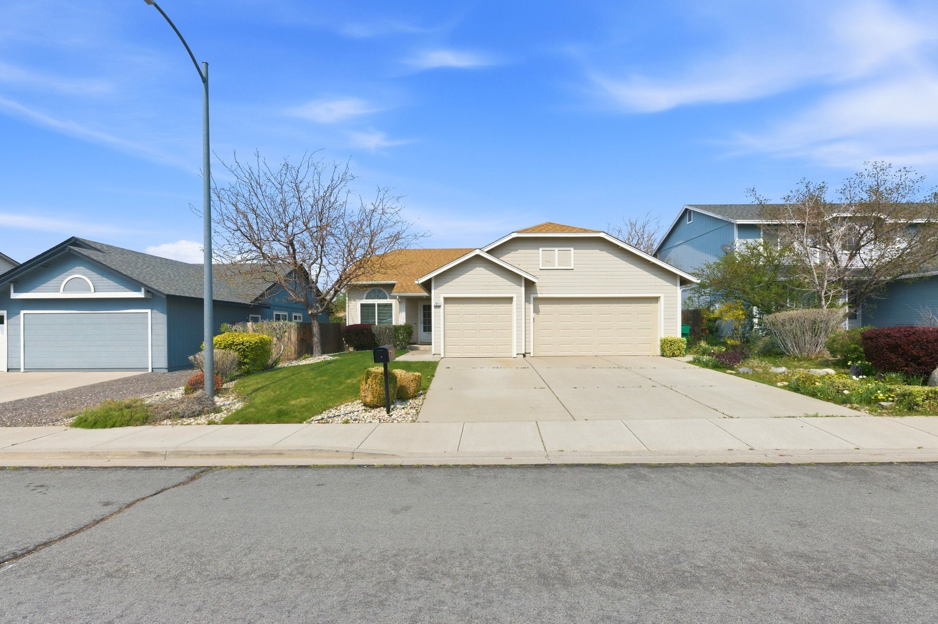  Turnkey Living with High Ceilings & Upgrades Throughout - 物件實景