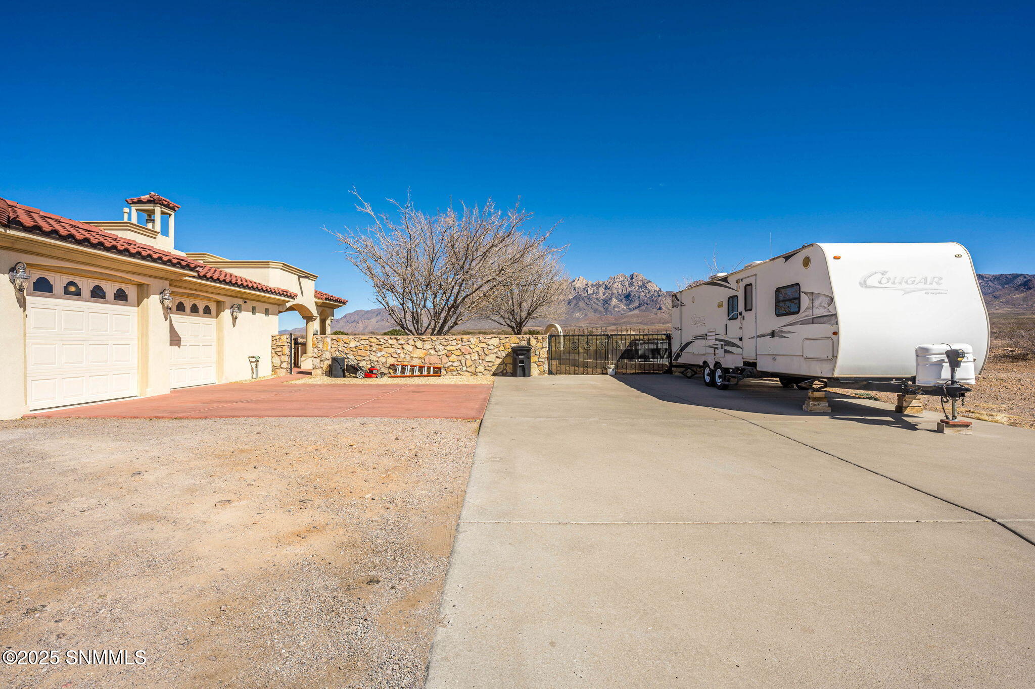 Las Cruces, New Mexico, 88011, United States, 4 Bedrooms Bedrooms, ,5 BathroomsBathrooms,Residential,For Sale,1709663