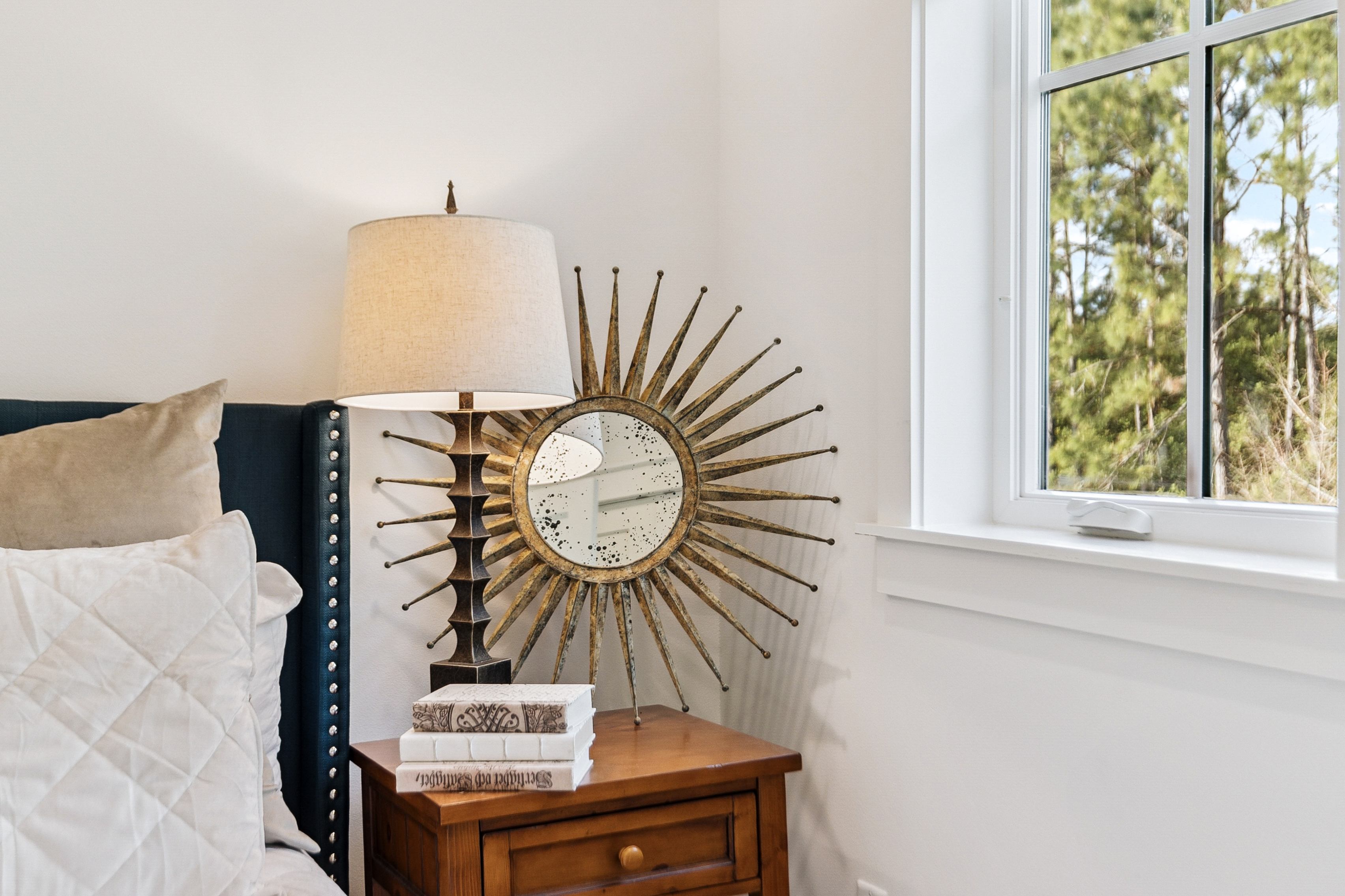  Designer-Furnished Coastal Retreat with Cabana & Outdoor Fireplace - 物件實景