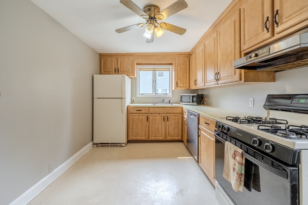 Newton, Massachusetts, 02461, United States, 3 Bedrooms Bedrooms, ,2 BathroomsBathrooms,Residential,For Sale,1934671