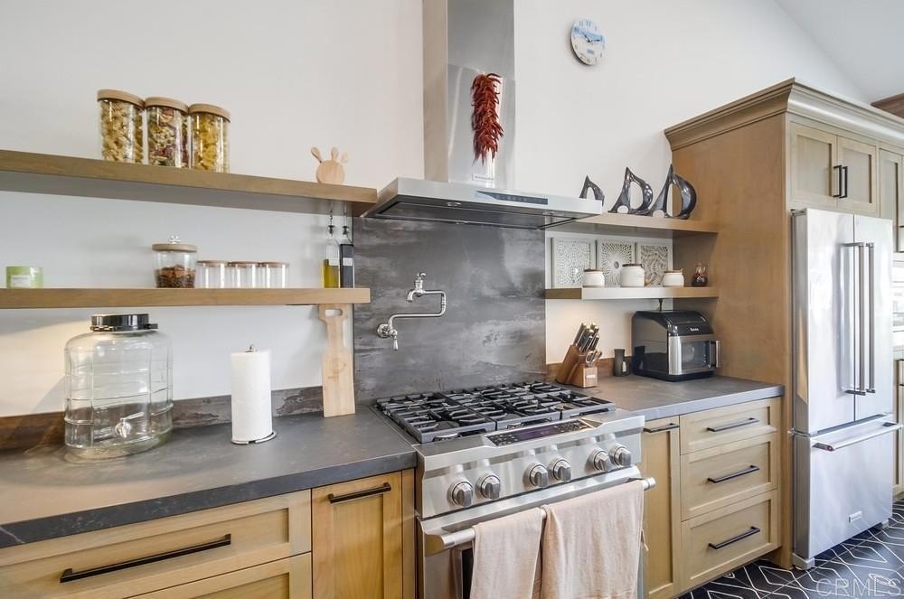 Coronado, California, 92118, United States, 2 Bedrooms Bedrooms, ,2 BathroomsBathrooms,Residential,For Sale,1794986