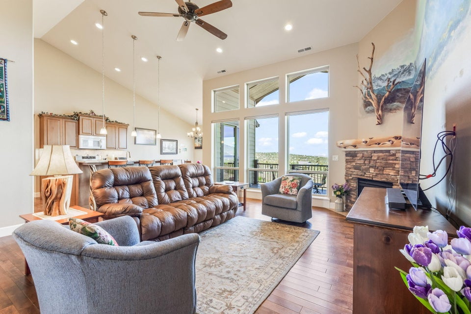 Prineville, Oregon, 97754, United States, 3 Bedrooms Bedrooms, ,3 BathroomsBathrooms,Residential,For Sale,1804823