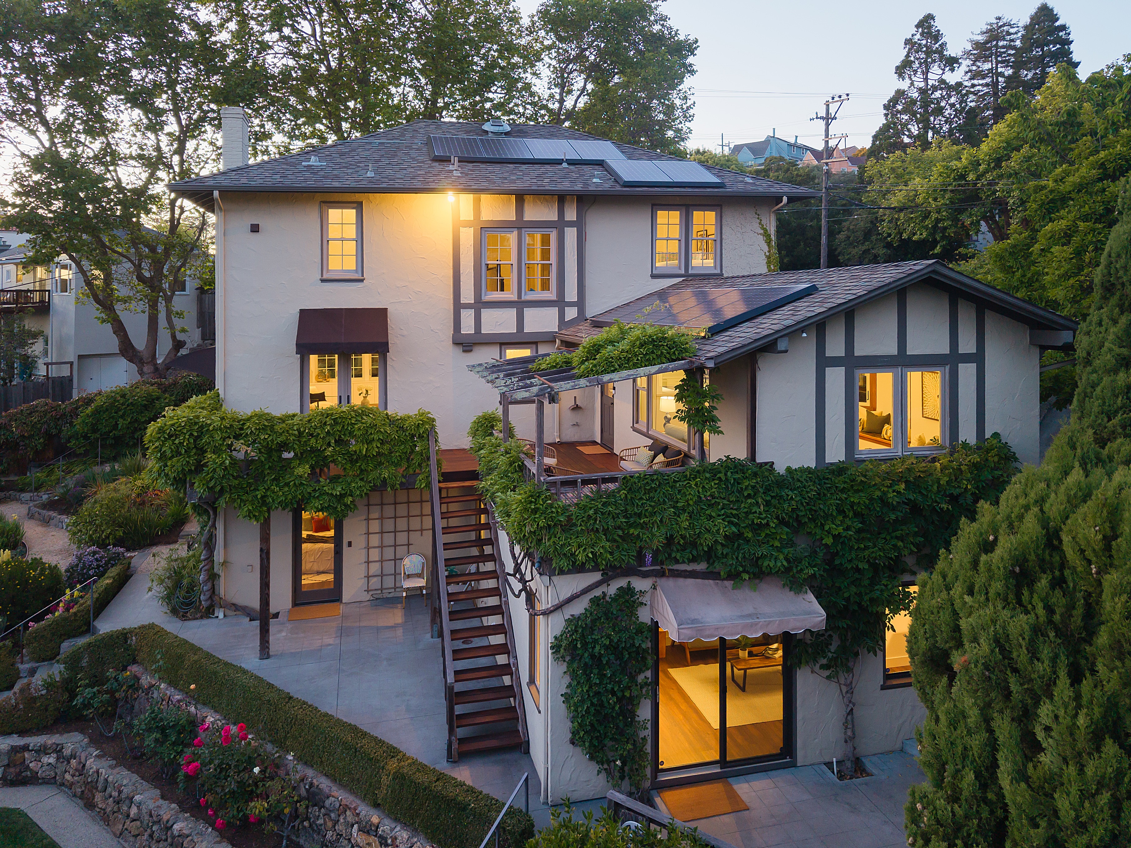  Timeless Berkeley Hills Gem with Spectacular Gardens and Bay Views - 物件實景