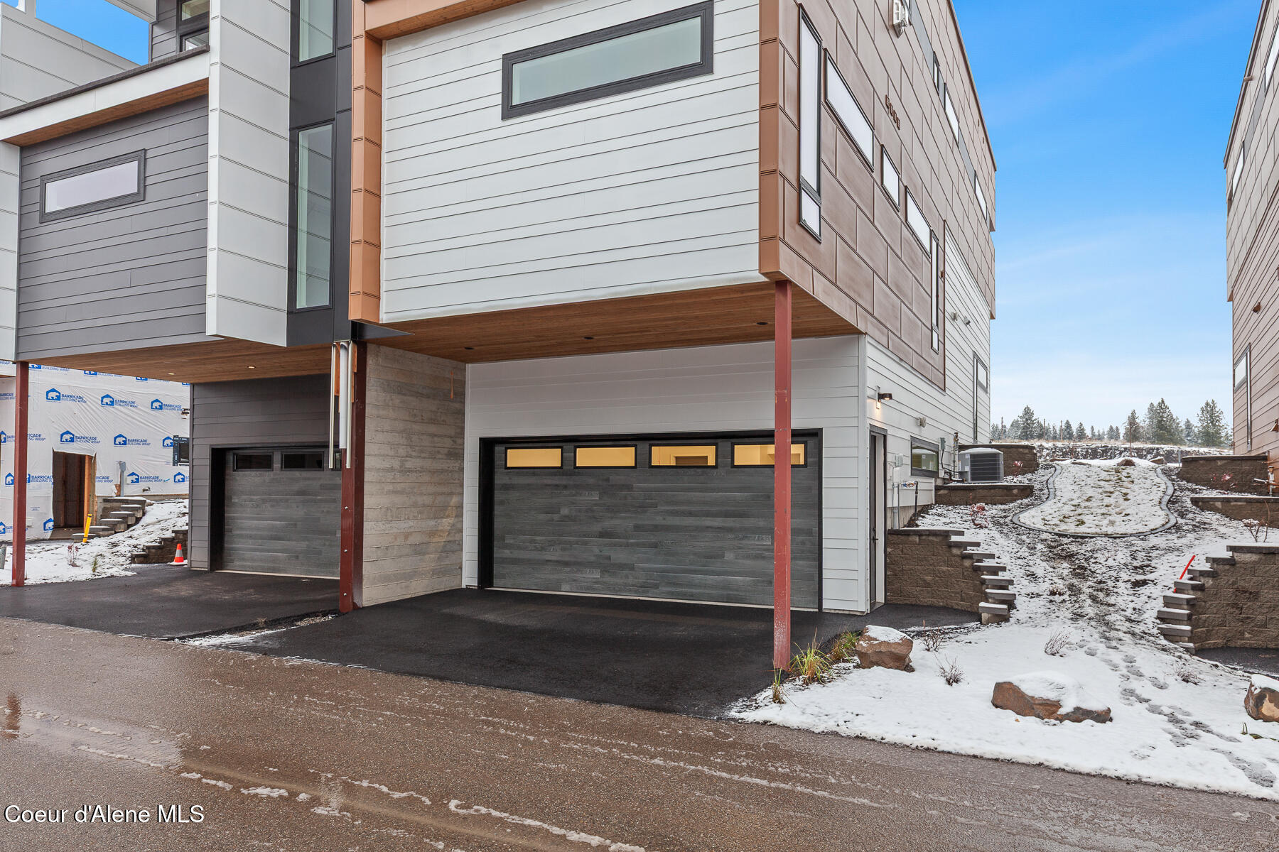 Coeur d'Alene, Idaho, 83814, United States, 3 Bedrooms Bedrooms, ,4 BathroomsBathrooms,Residential,For Sale,2002560