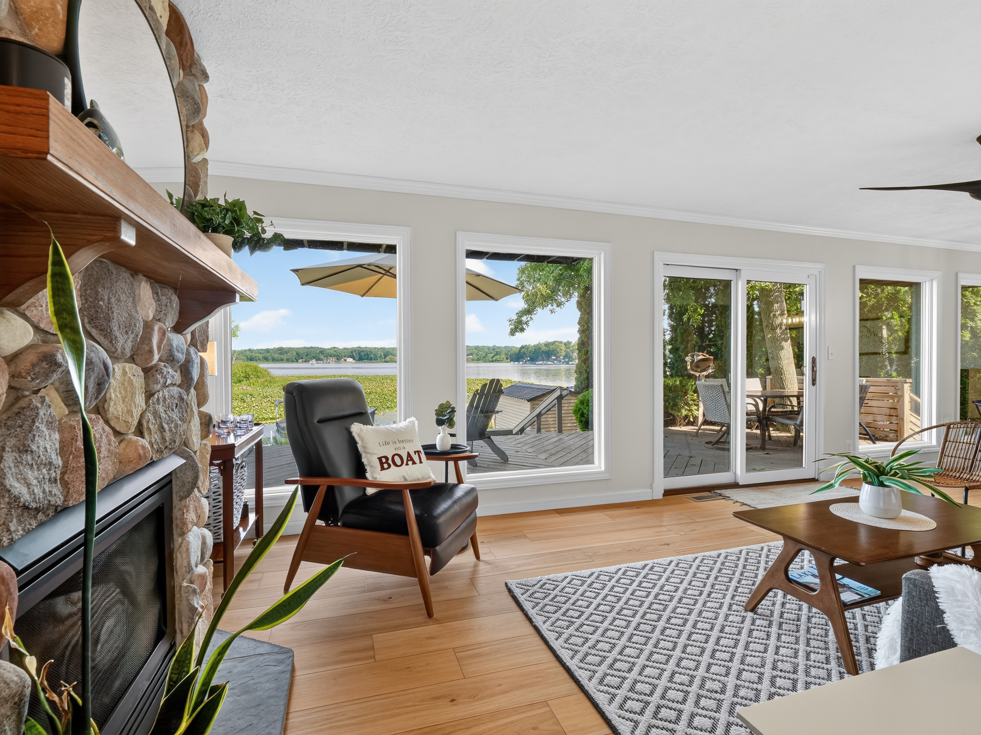  Four Bedroom Webster Lake Home - 物件實景