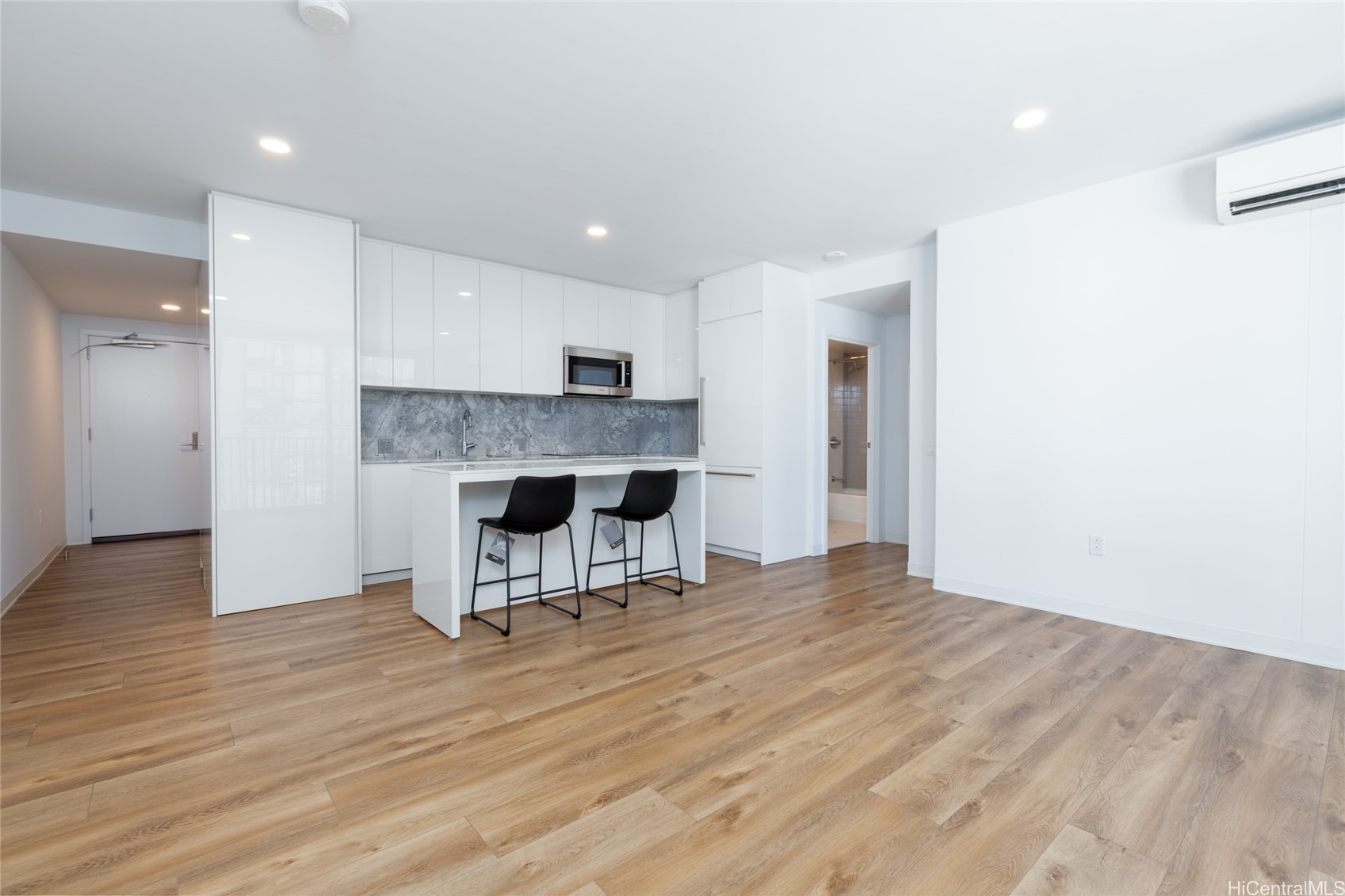 Honolulu, Hawaii, 96814, United States, 1 Bedroom Bedrooms, ,1 BathroomBathrooms,Residential,For Sale,1890945