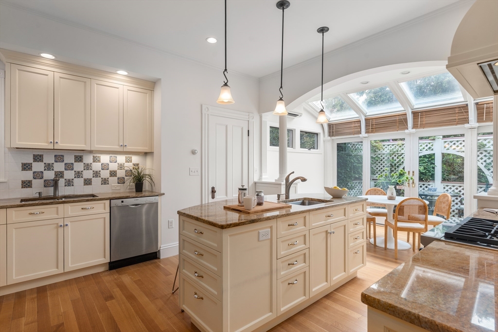 Cambridge, Massachusetts, 02140, United States, 5 Bedrooms Bedrooms, ,4 BathroomsBathrooms,Residential,For Sale,1939674