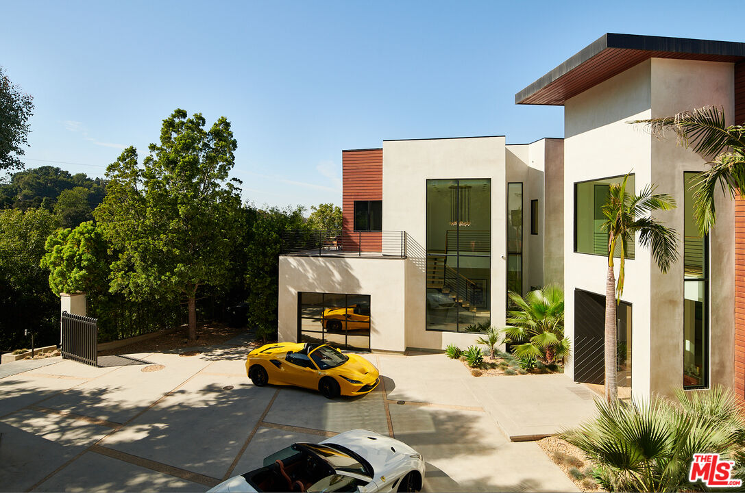 Beverly Hills, California, 90210, United States, 6 Bedrooms Bedrooms, ,6 BathroomsBathrooms,Residential,For Sale,1692711