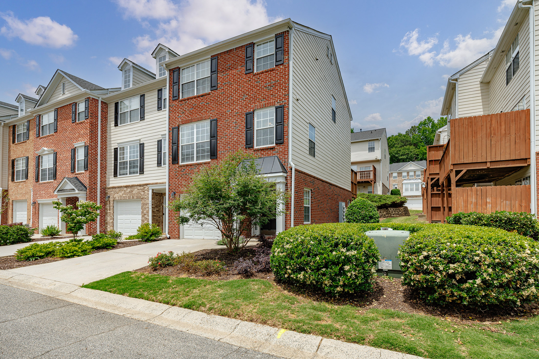  Beautiful Townhome Designed with Style and Functionality - 物件實景