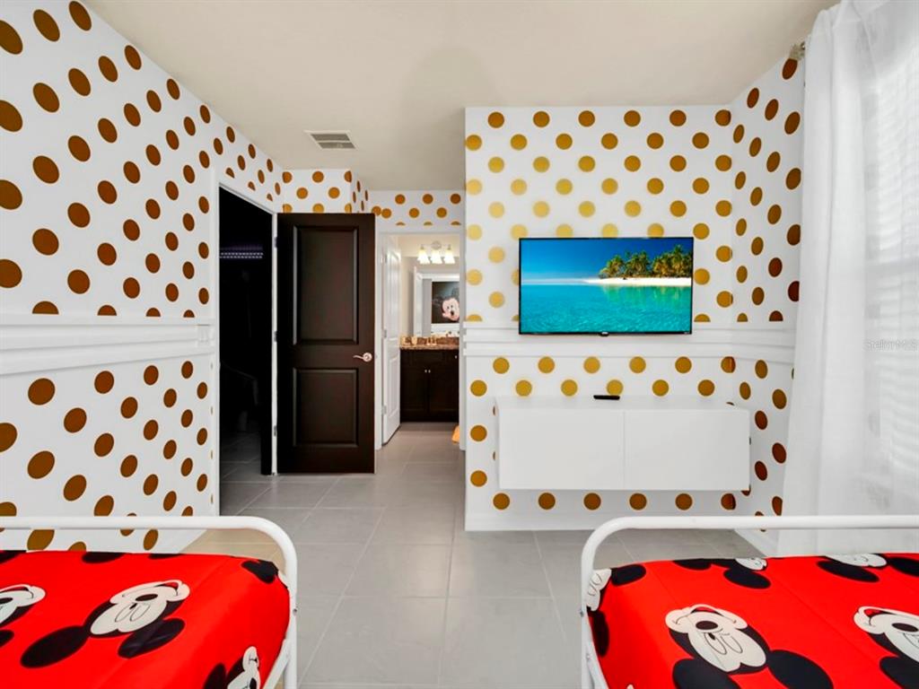 Davenport, Florida, 33897, United States, 10 Bedrooms Bedrooms, ,8 BathroomsBathrooms,Residential,For Sale,1736940