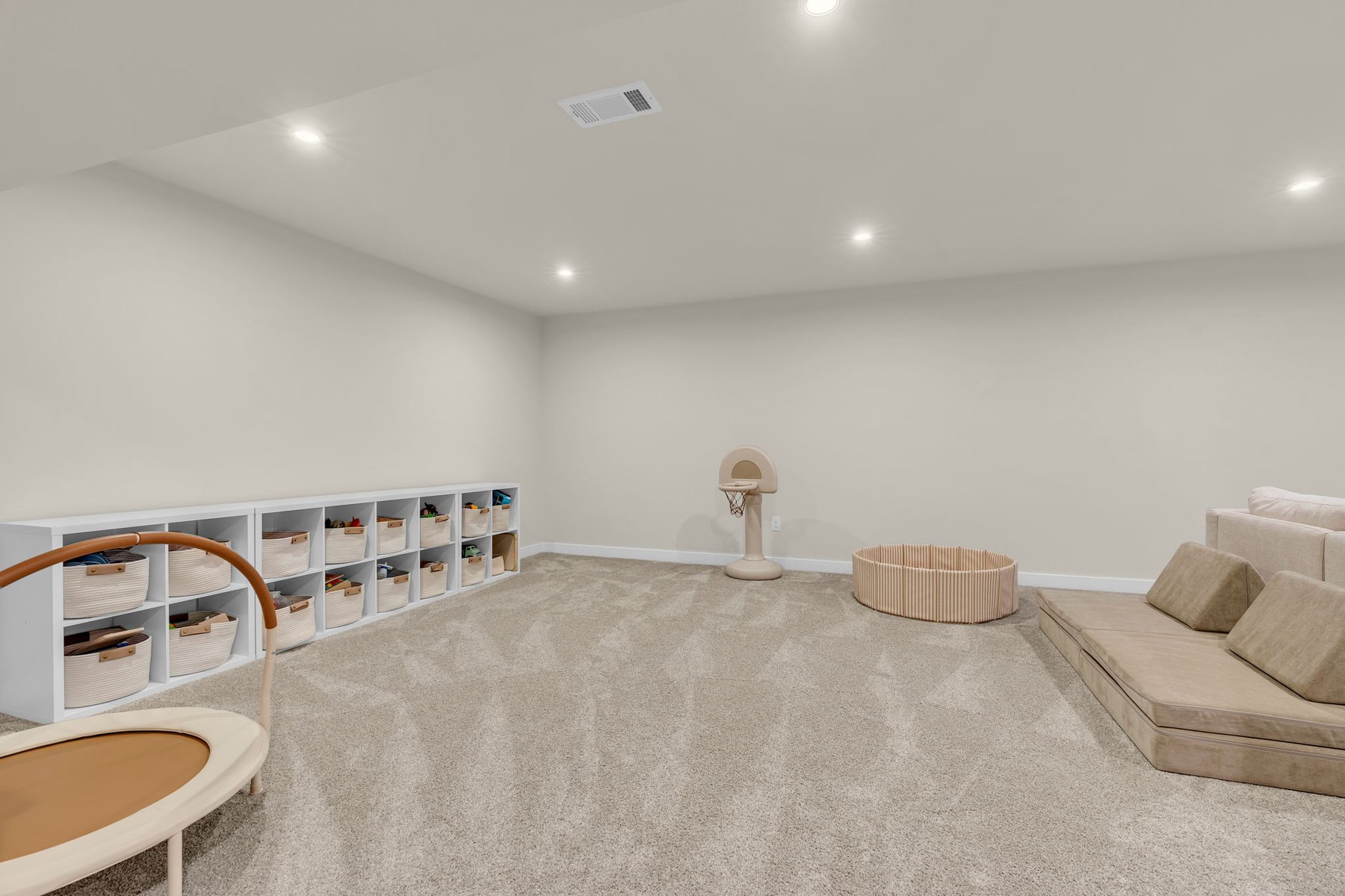  Newer Construction Home with Sophisticated Designer Upgrades - 物件實景