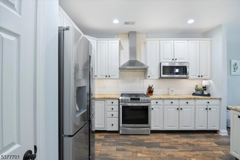Denville Twp., New Jersey, 07834-3836, United States, 3 Bedrooms Bedrooms, ,4 BathroomsBathrooms,Residential,For Sale,1914239