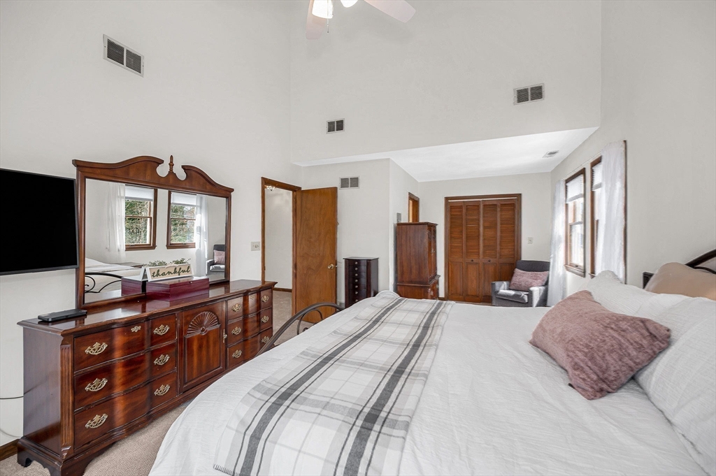 Billerica, Massachusetts, 01821, United States, 5 Bedrooms Bedrooms, ,4 BathroomsBathrooms,Residential,For Sale,2039558