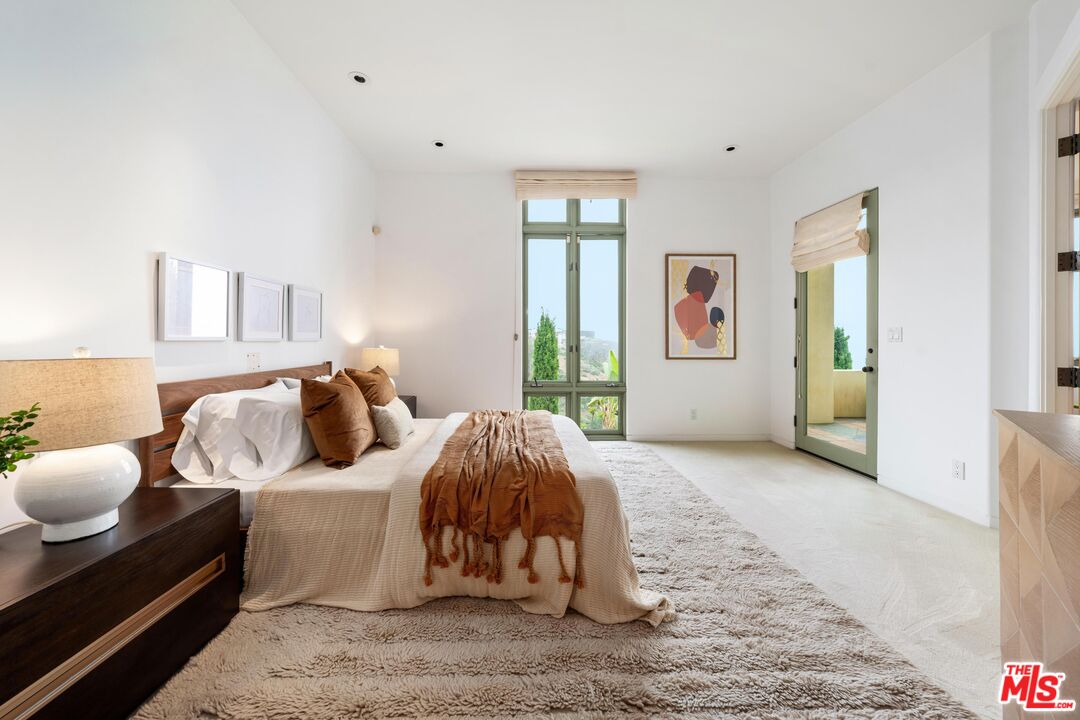 Pacific Palisades, California, 90272, United States, 4 Bedrooms Bedrooms, ,2 BathroomsBathrooms,Residential,For Sale,1770890