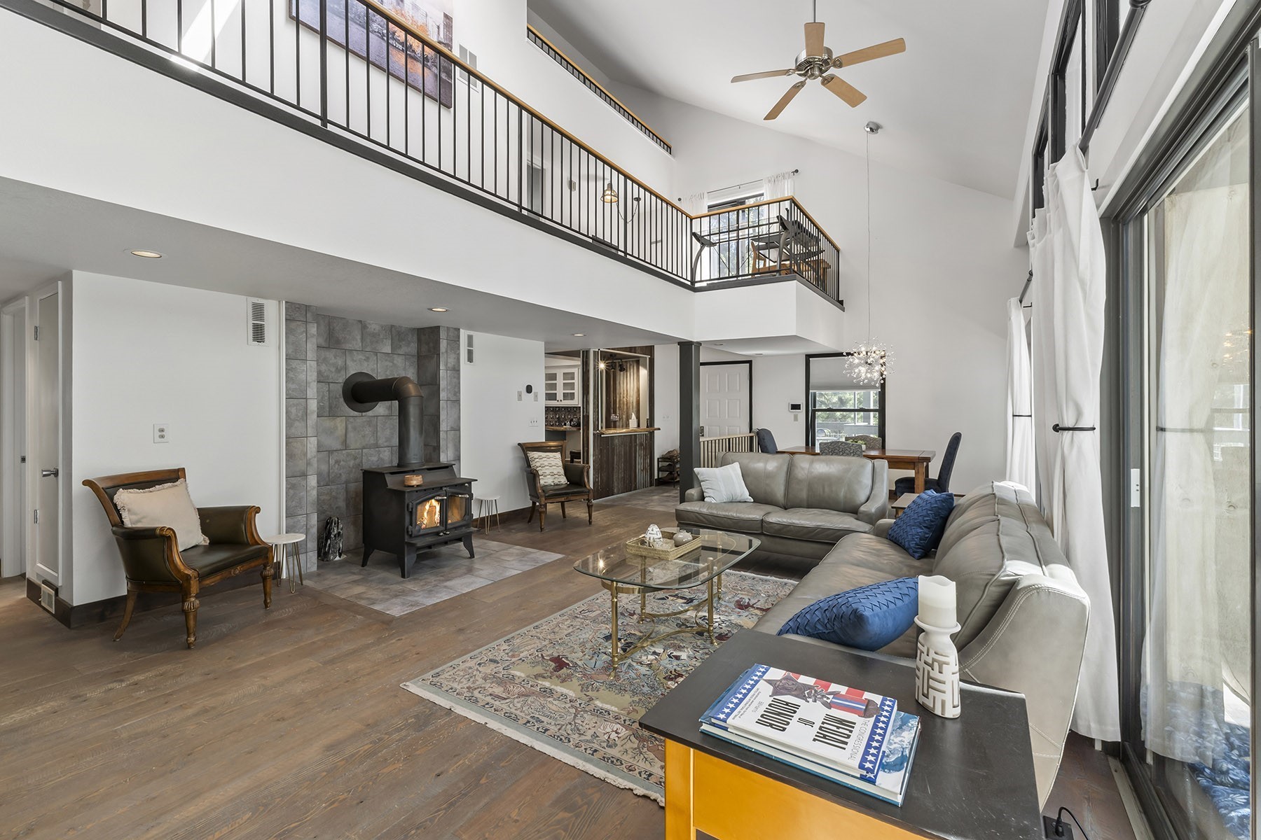  Cougar Estate Acreage - 物件實景