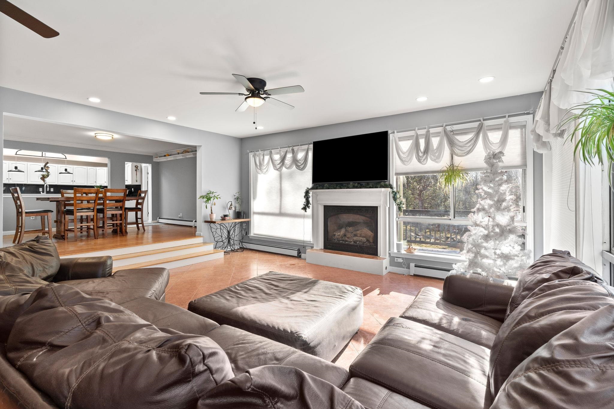 Plaistow, New Hampshire, 03865, United States, 4 Bedrooms Bedrooms, ,1 BathroomBathrooms,Residential,For Sale,2001863