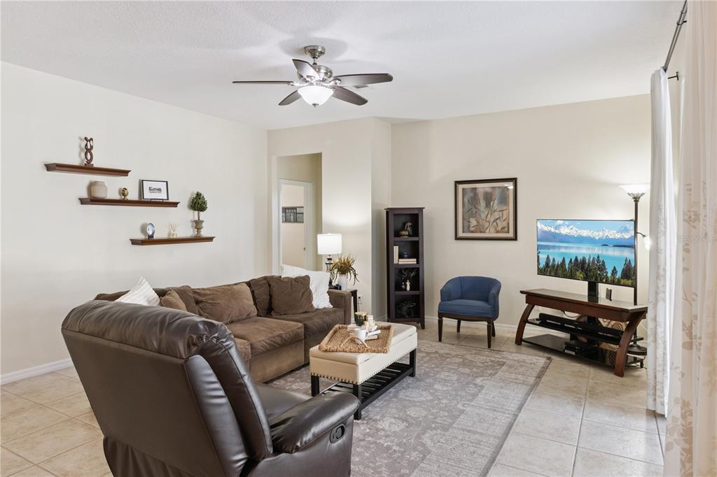 Apopka, Florida, 32712, United States, 5 Bedrooms Bedrooms, ,3 BathroomsBathrooms,Residential,For Sale,2003317