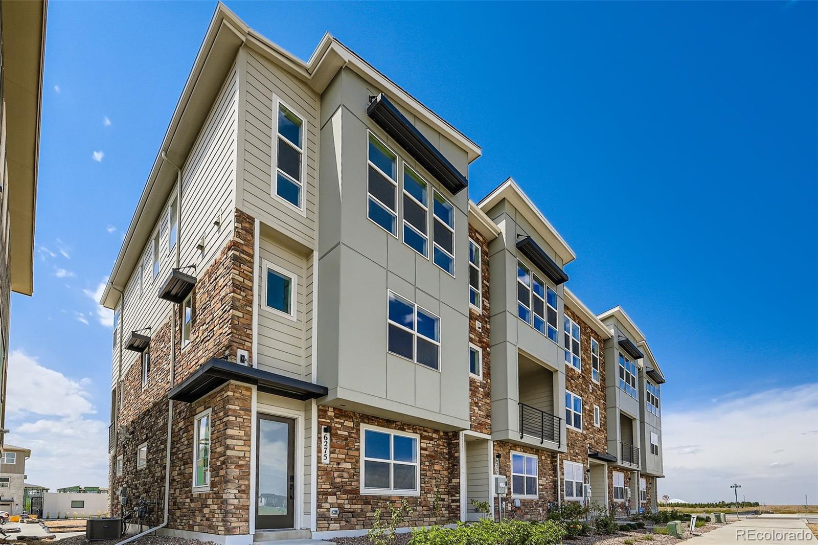 Aurora, Colorado, 80019, United States, 4 Bedrooms Bedrooms, ,3 BathroomsBathrooms,Residential,For Sale,1958574