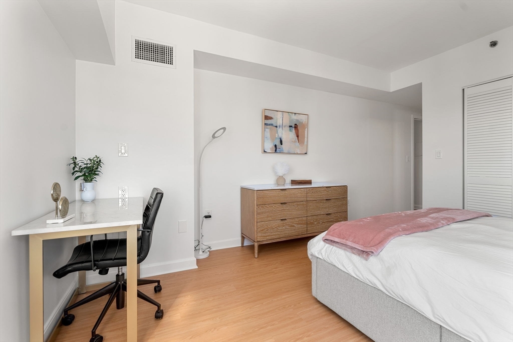 Cambridge, Massachusetts, 02139, United States, 1 Bedroom Bedrooms, ,2 BathroomsBathrooms,Residential,For Sale,1875314
