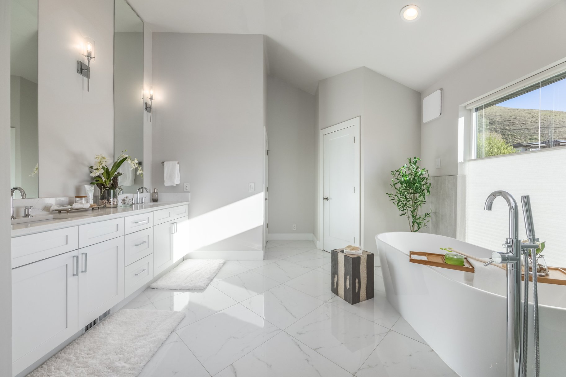  Stunning East Capitol Renovation - 物件實景