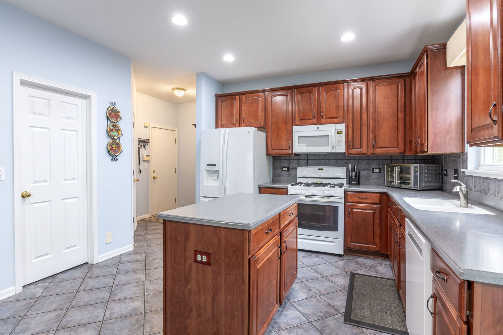 Aurora, Illinois, 60503, United States, 4 Bedrooms Bedrooms, ,4 BathroomsBathrooms,Residential,For Sale,1996051