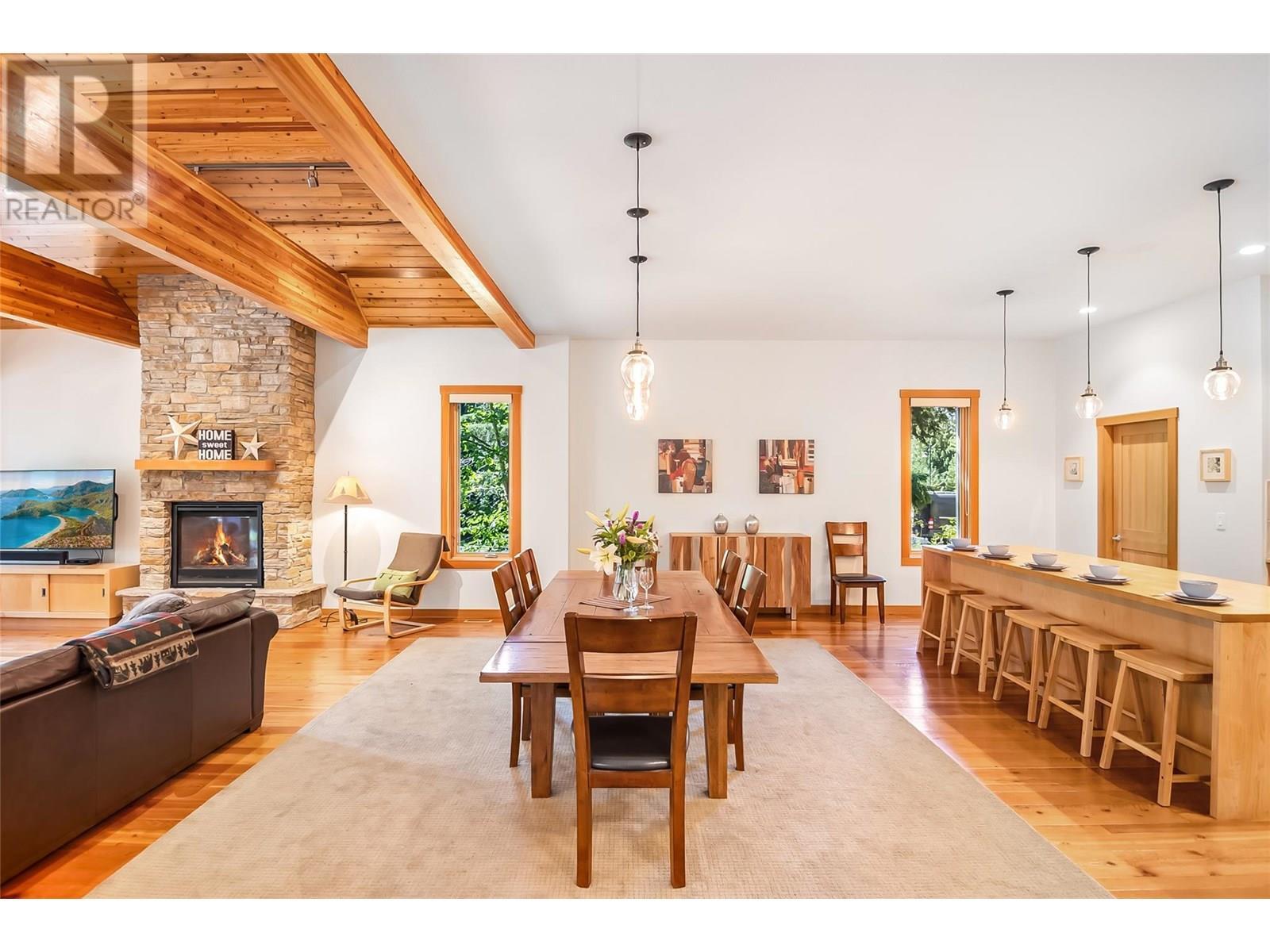 REVELSTOKE, British Columbia, V0E 2S3, CA, 6 Bedrooms Bedrooms, ,4 BathroomsBathrooms,Residential,For Sale,1912503