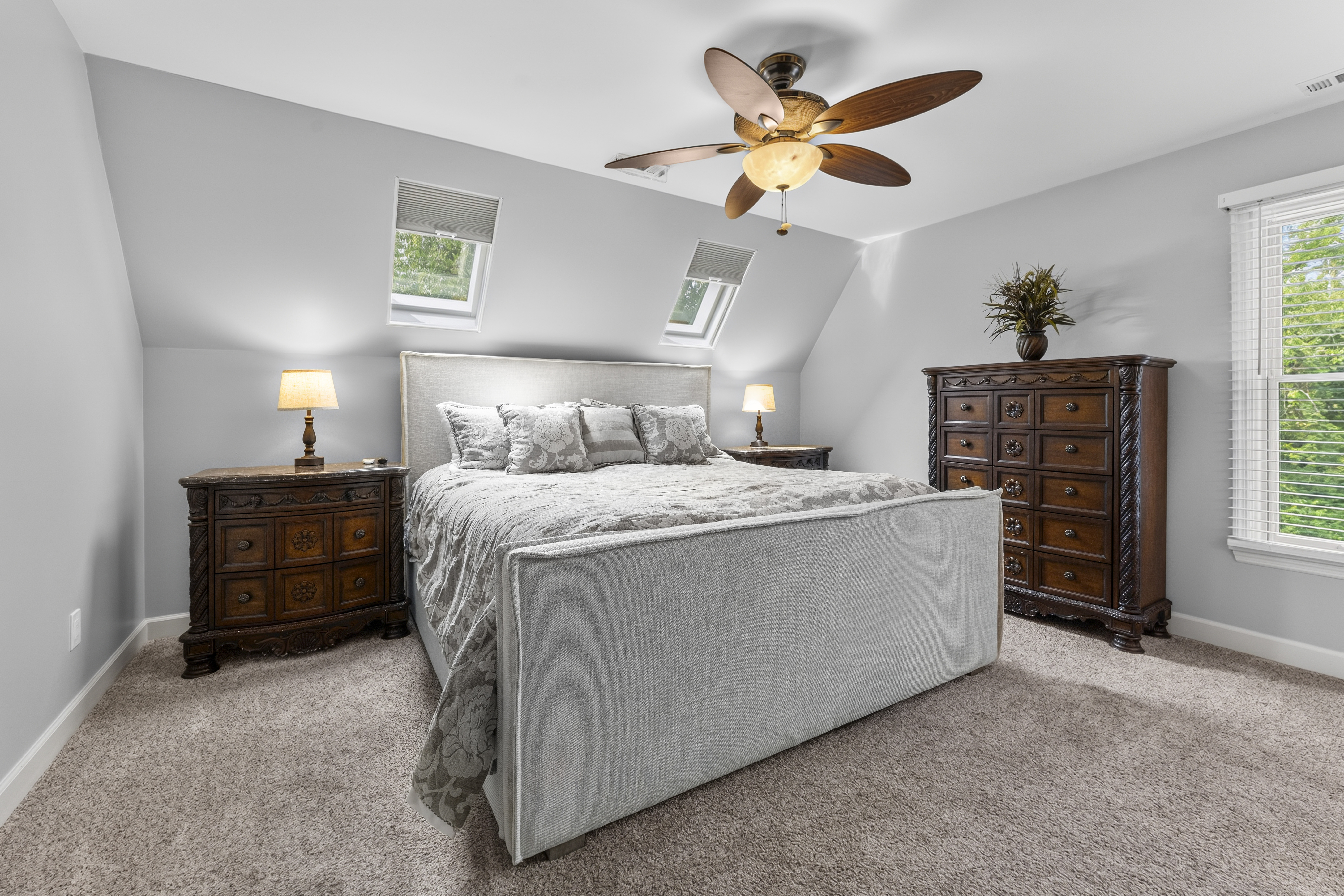  Exquisitely Renovated Home in the heart of Town & Country - 物件實景