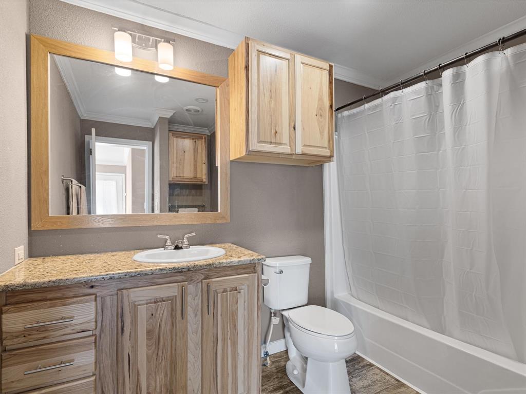 Lake Bridgeport, Texas, 76426, United States, 3 Bedrooms Bedrooms, ,2 BathroomsBathrooms,Residential,For Sale,1944908