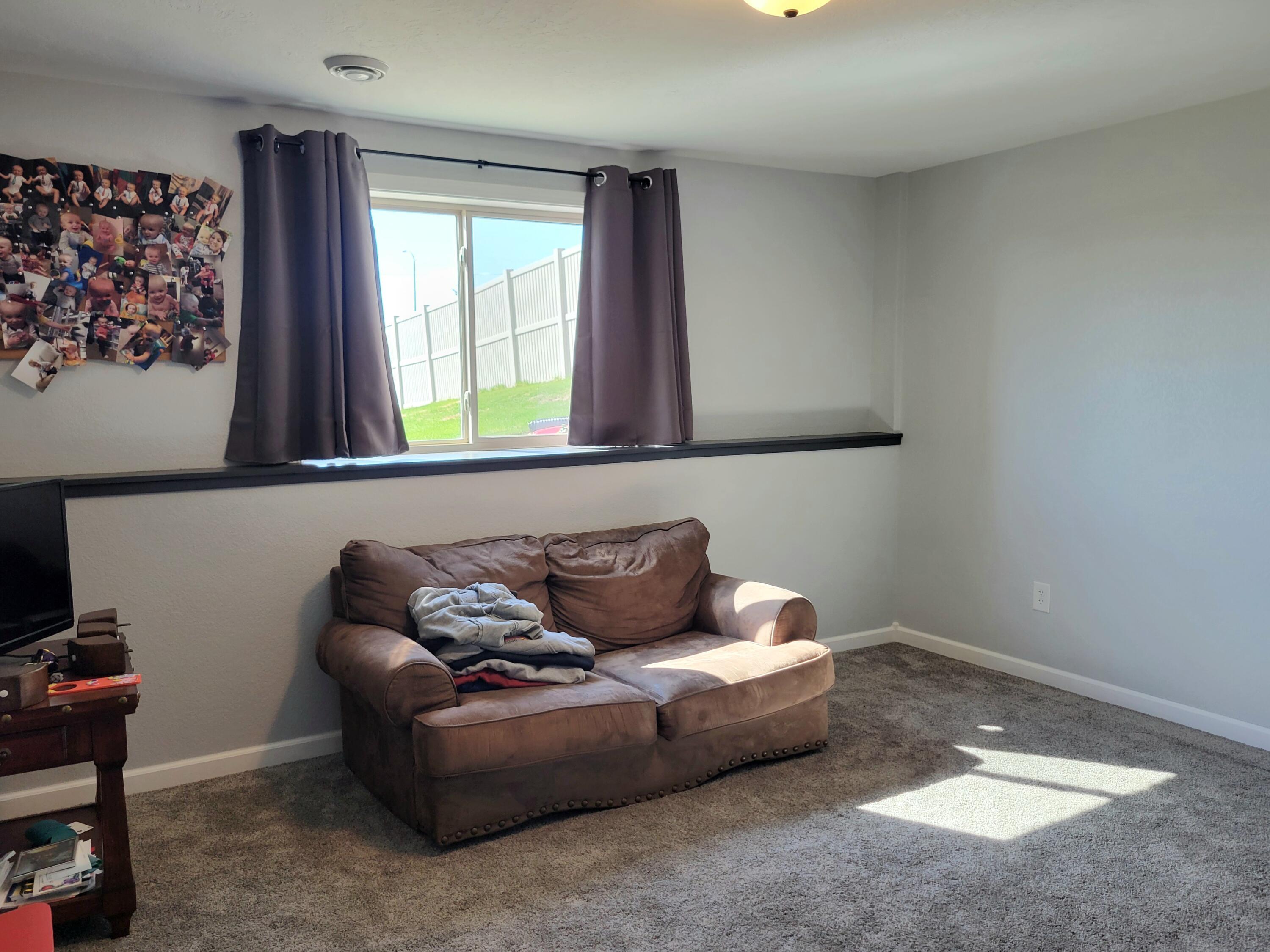 Aberdeen, South Dakota, 57401, United States, 5 Bedrooms Bedrooms, ,4 BathroomsBathrooms,Residential,For Sale,1931834