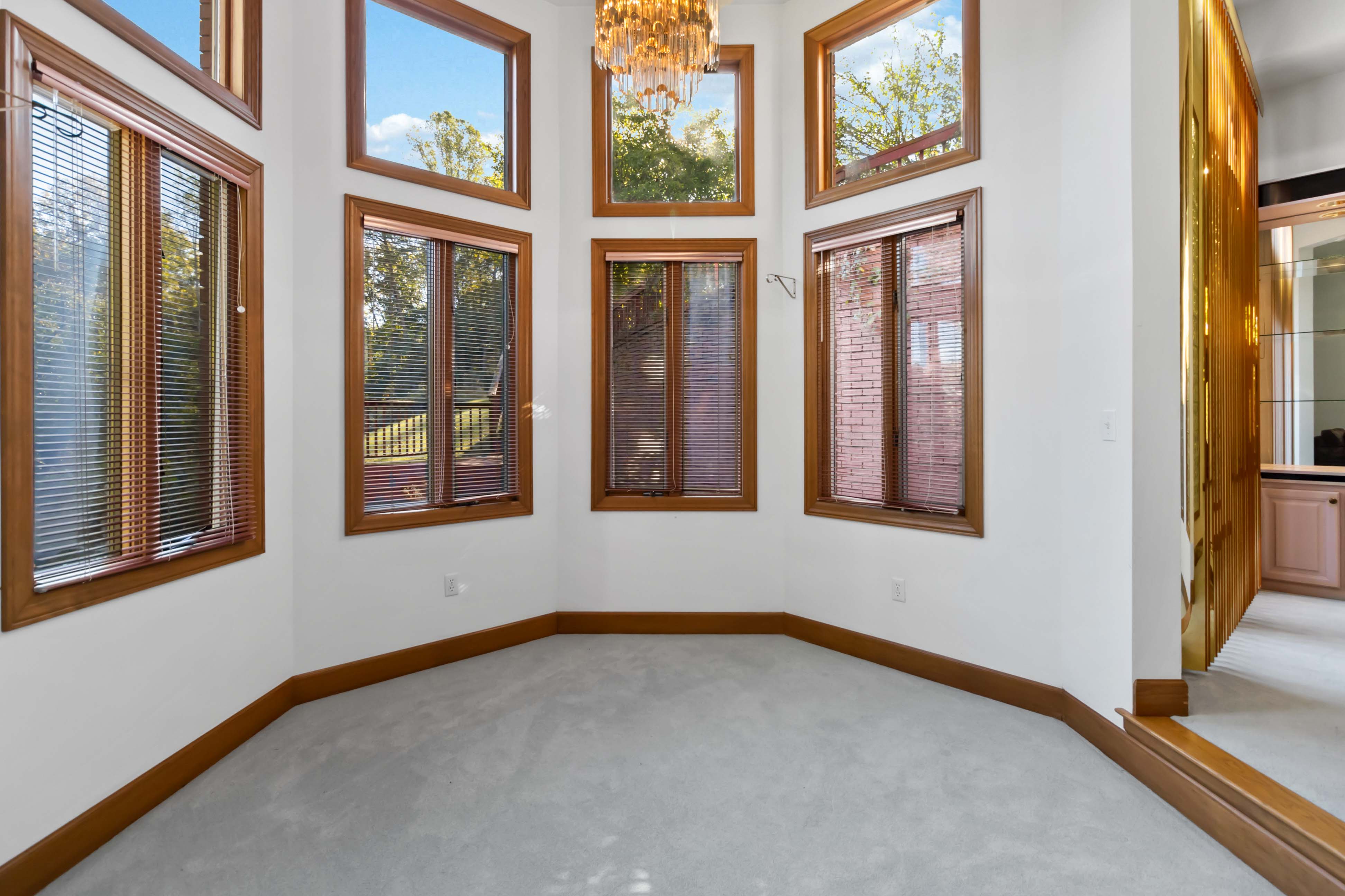 Somerset, Kentucky, 42501, United States, 4 Bedrooms Bedrooms, ,3 BathroomsBathrooms,Residential,For Sale,1980491