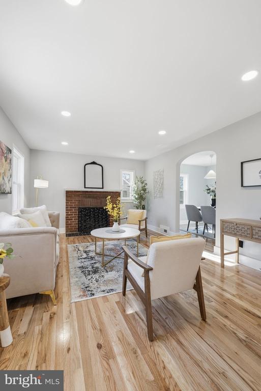 Silver Spring, Maryland, 20901, United States, 4 Bedrooms Bedrooms, ,3 BathroomsBathrooms,Residential,For Sale,2002464