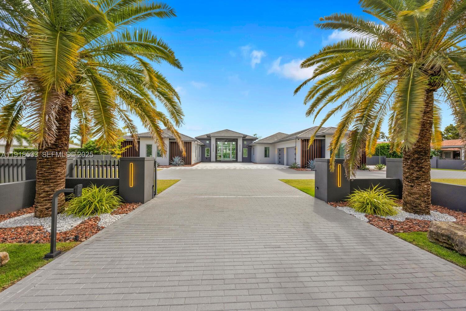 Miami, Florida, 33173, United States, 6 Bedrooms Bedrooms, ,7 BathroomsBathrooms,Residential,For Sale,2001798