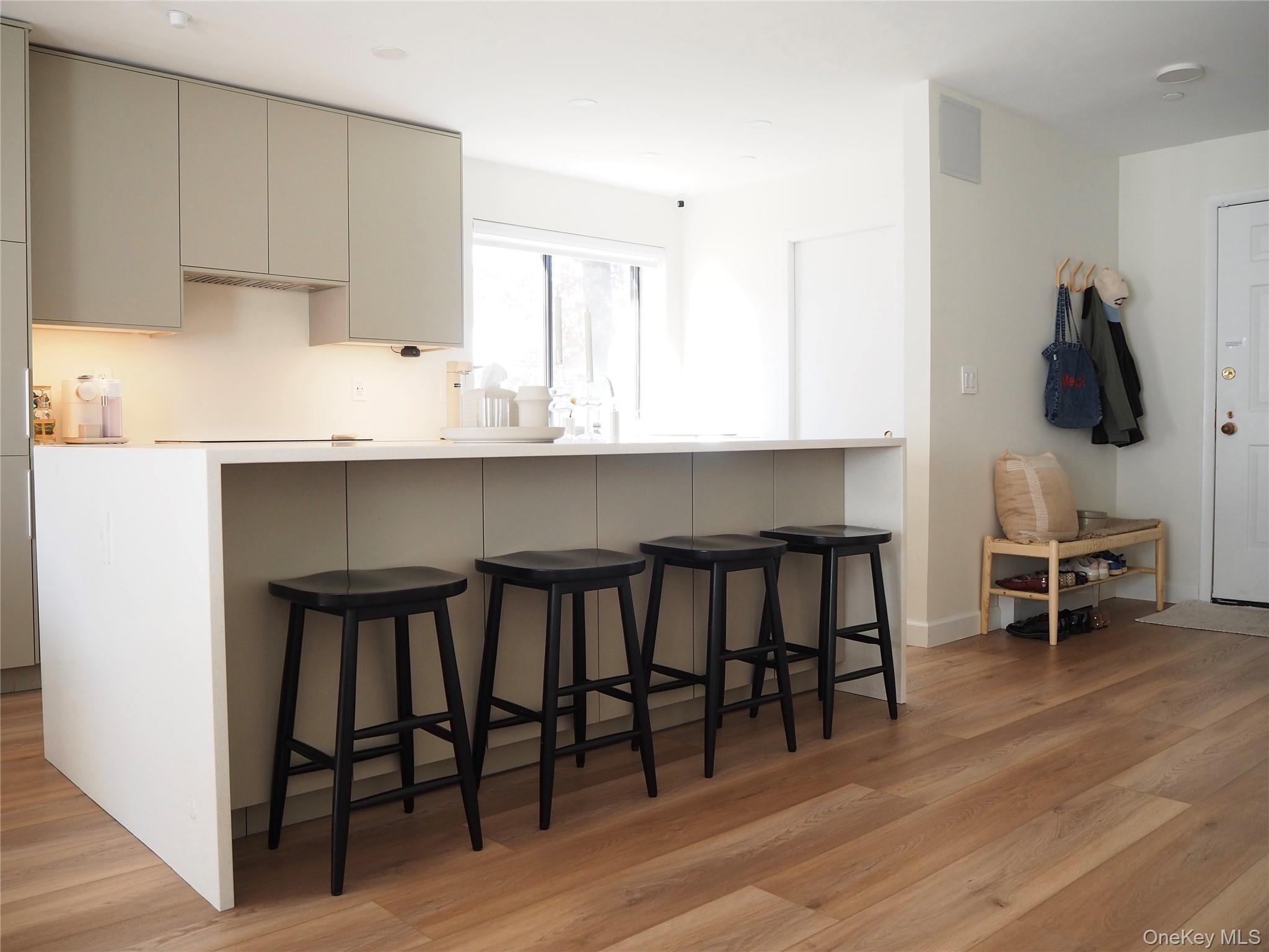 White Plains, New York, 10605, United States, 1 Bedroom Bedrooms, ,2 BathroomsBathrooms,Residential,For Sale,1988254