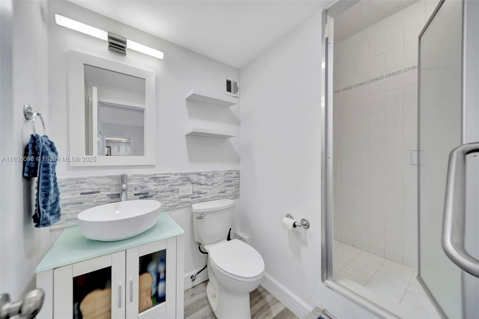 Miami Beach, Florida, 33140, United States, 2 Bedrooms Bedrooms, ,2 BathroomsBathrooms,Residential,For Sale,1885385