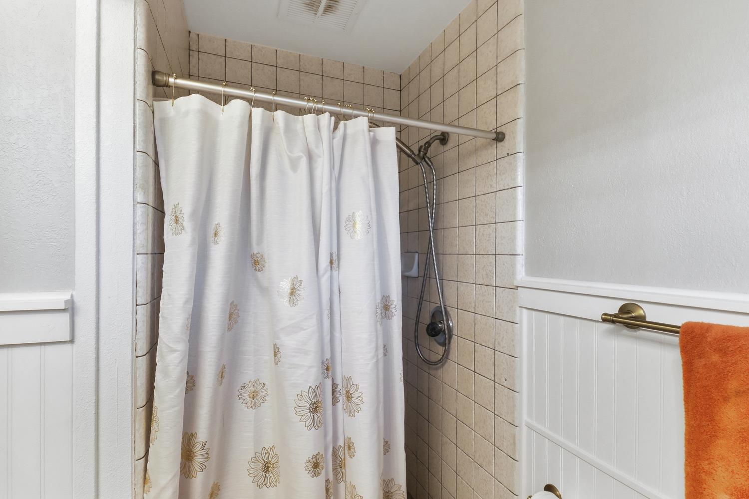 Sacramento, California, 95826, United States, 3 Bedrooms Bedrooms, ,2 BathroomsBathrooms,Residential,For Sale,1991468