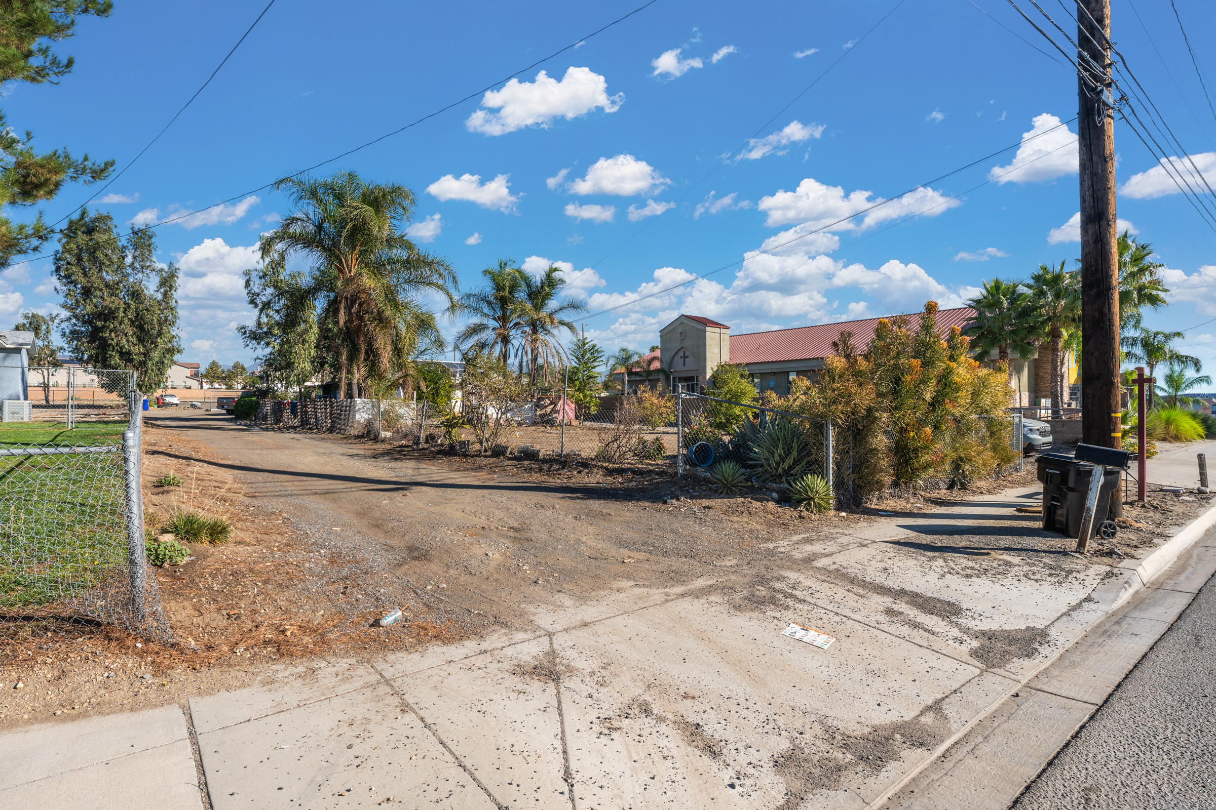 Fontana, California, 92336, United States, 7 Bedrooms Bedrooms, ,4 BathroomsBathrooms,Residential,For Sale,1988528