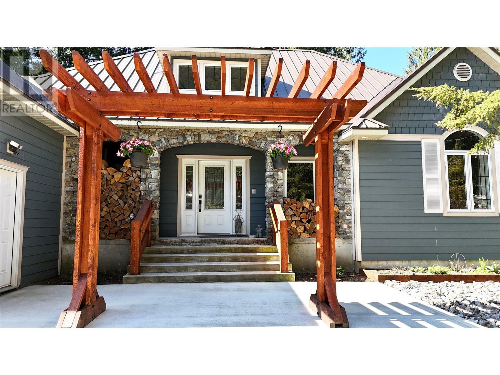 REVELSTOKE, British Columbia, V0E 2S0, CA, 4 Bedrooms Bedrooms, ,3 BathroomsBathrooms,Residential,For Sale,1838375